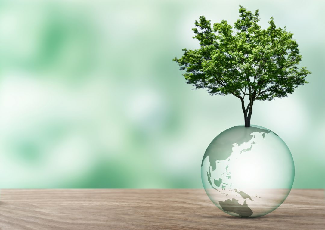 グリーンバックにガラスの地球